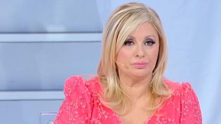 Tina Cipollari scoppia a piangere durante una puntata di Verissimo (Velvet Gossip)