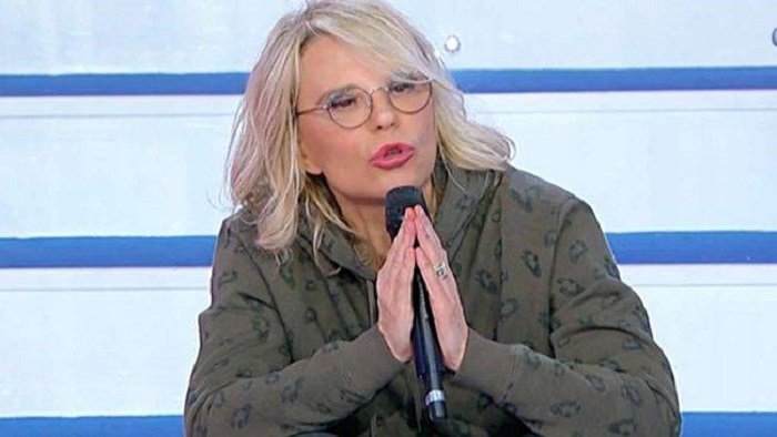 Uomini e Donne: Maria De Filippi rimprovera Ida Platano