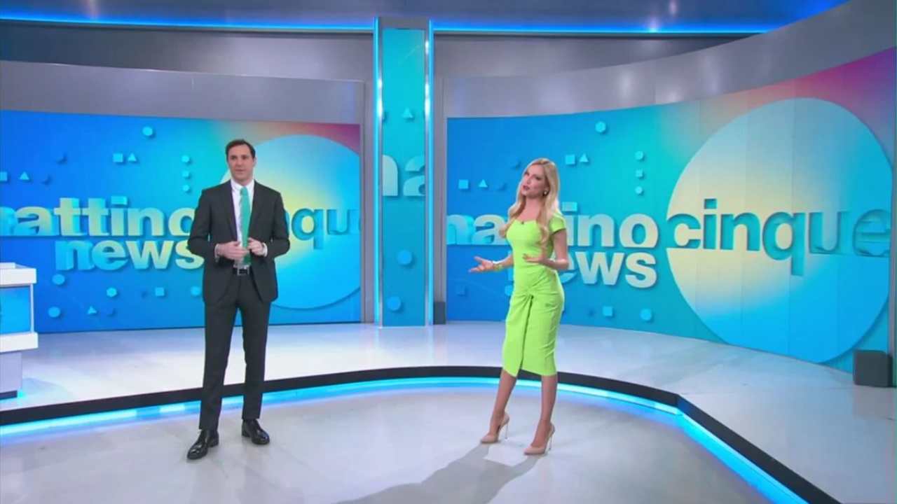 Mattino Cinque, una coppia rivela di aver avuto rapporti intimi nei camerini (Televisionando)