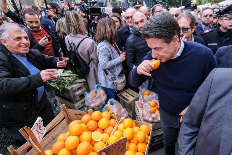 Giuseppe Conte difende il Reddito di cittadinanza 