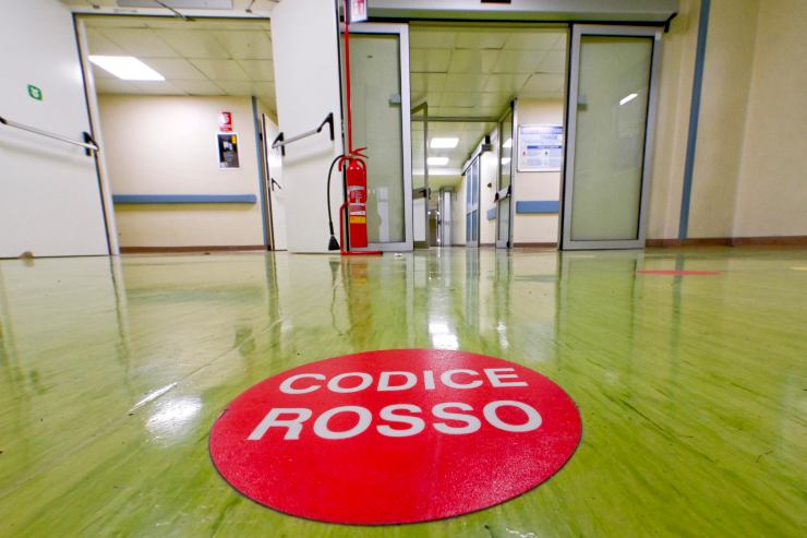 Trova il padre morto in ospedale 