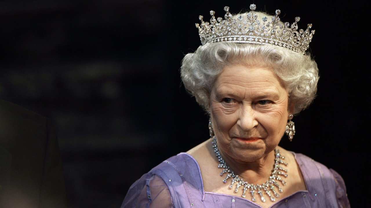 Regina Elisabetta: terribile profezia su Harry | Succederà a breve