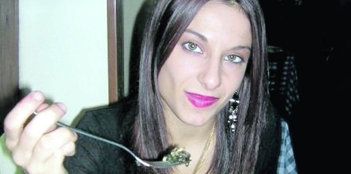 Trovata morta nell'androne del palazzo