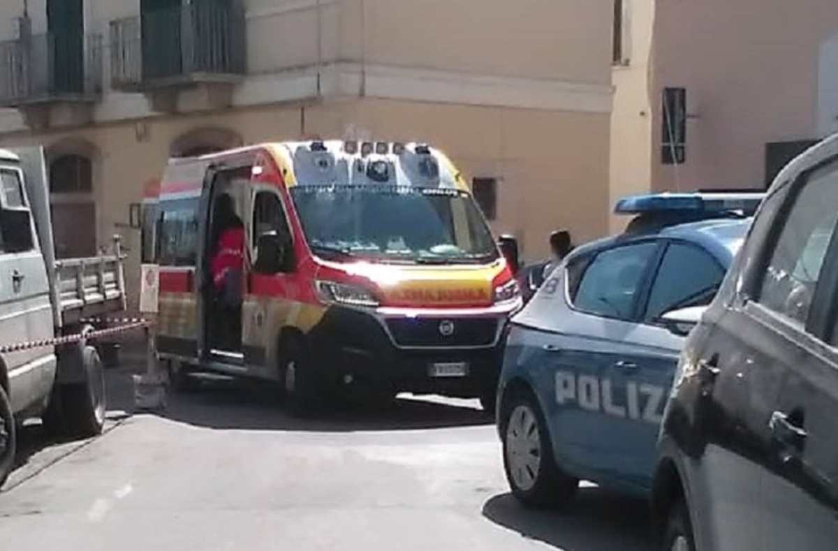 Picchiato alla fermata dell'autobus 