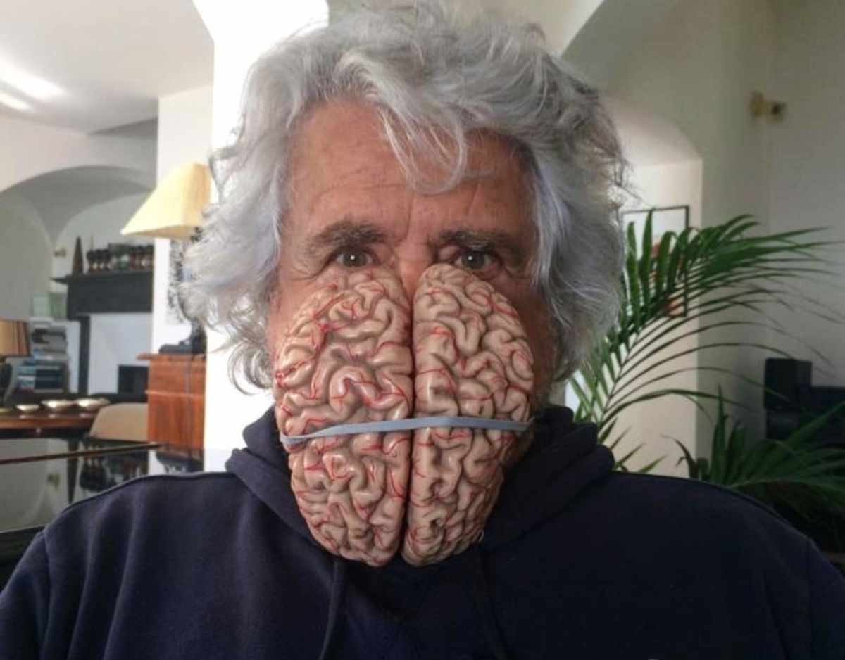 Beppe Grillo contanti 