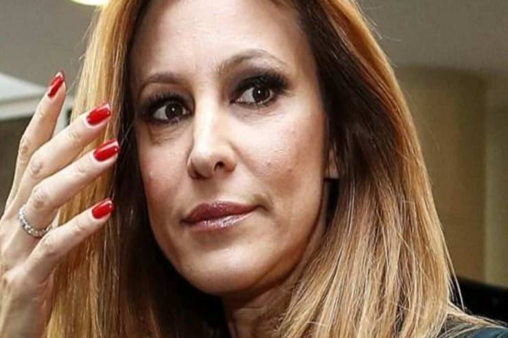 Adriana Volpe confessa tutto | Si sente con il noto cantante