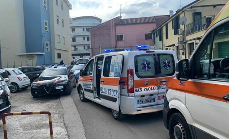 Cassino donna si lancia dalla finestra