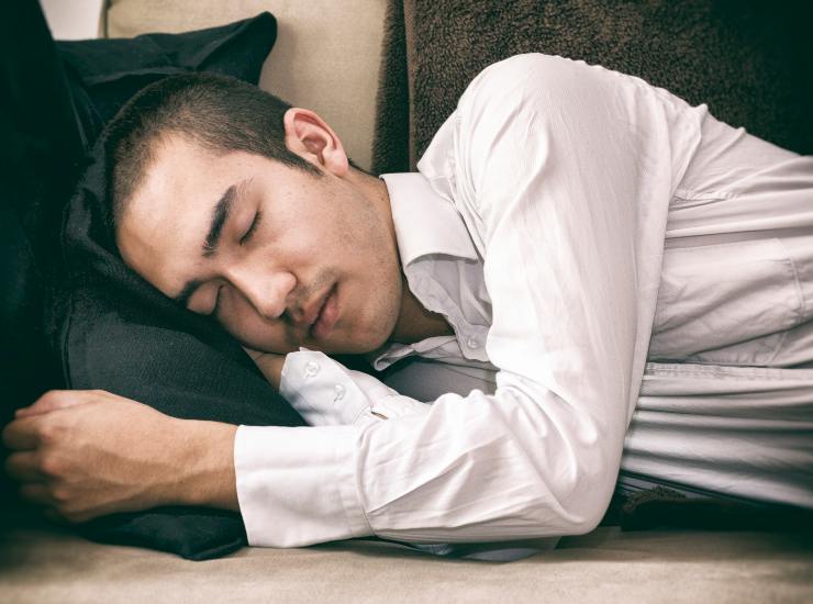 Se dormi toppo o troppo poco il corpo ne risente | Iniziando dal peso