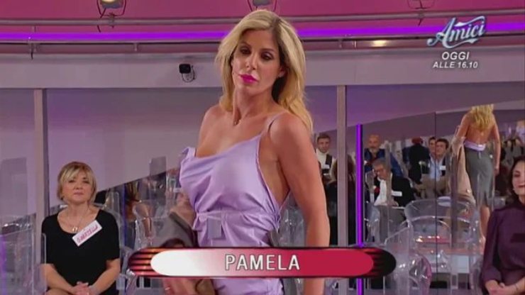 U&D, la sfilata di Pamela e il pianto disperato della dama