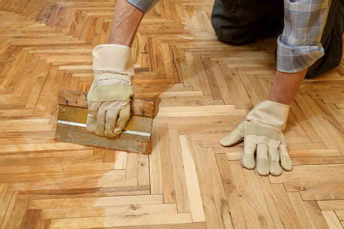 Macchie sul parquet? Ecco come risolvere il problema