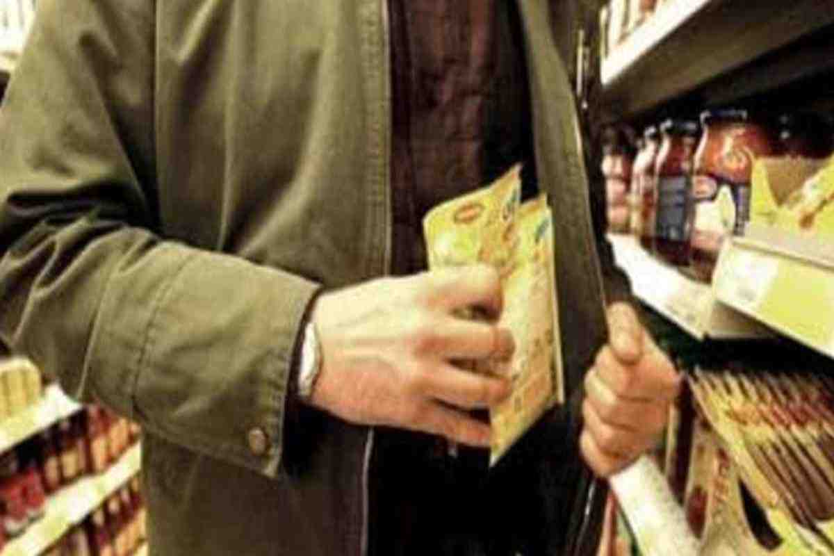Firenze ruba 5 euro al supermercato