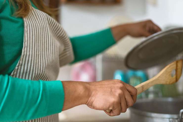 pentole cucina pulizia