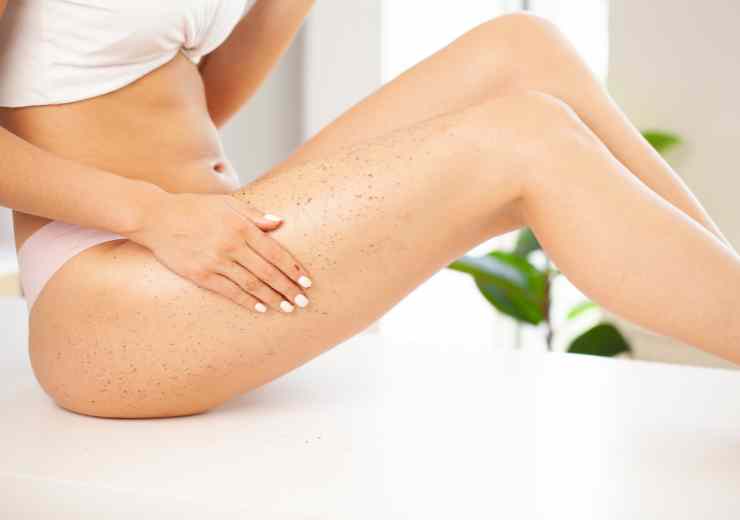 Gambe scrub abbronzatura