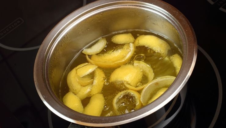 bucce di limone per pulire