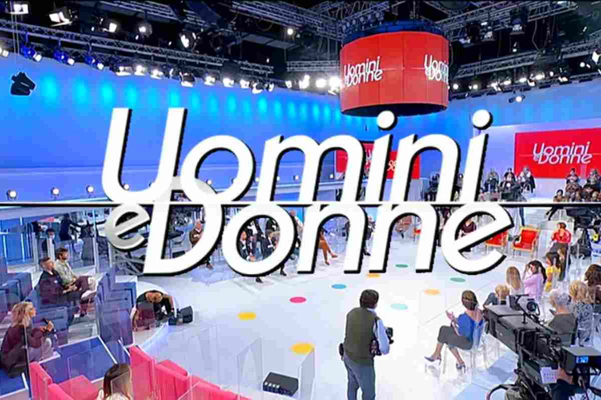 uomini e donne gesto maria de filippi