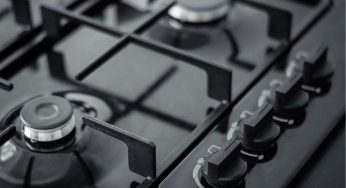 Piano cottura da pulire? I consigli furbi che ti salvano